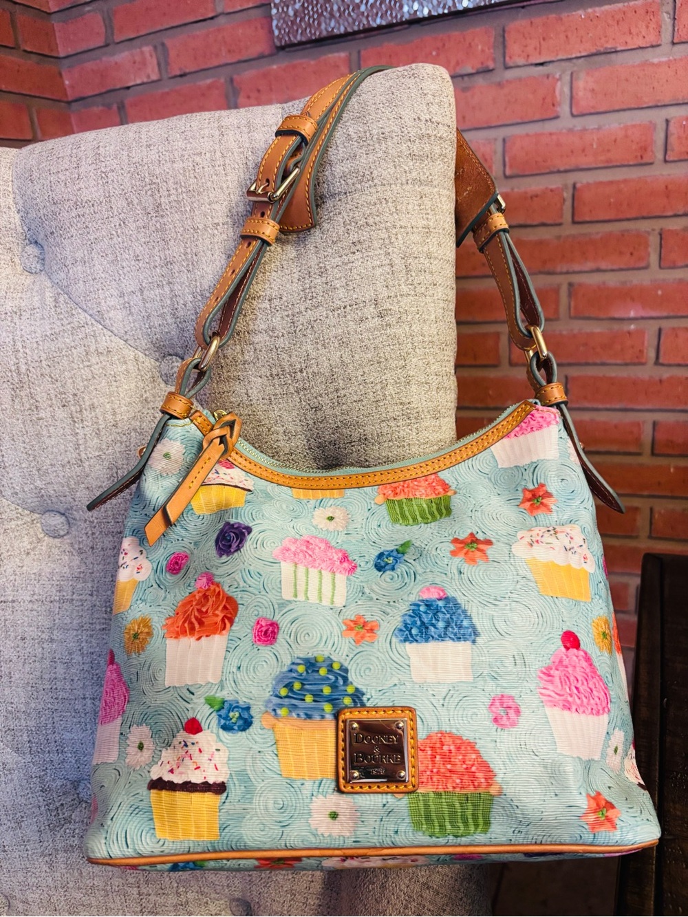 Dooney & Bourke Limited edition Cupcake  Shoulder Bag 🧁💙